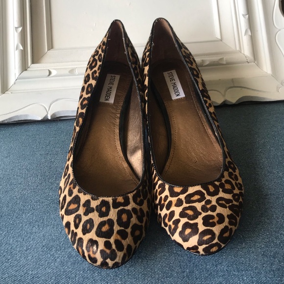Steve Madden Leopard Print Pony Hair Pump - Picture 2 of 8